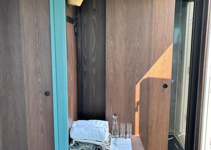 Atlantic Road Sleeping Experience Re-treats * Vevang