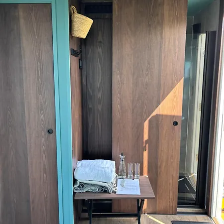 Atlantic Road Sleeping Experience Re-treats * Vevang